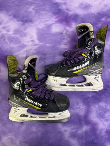Junior Bauer Vapor X4 Hockey Skates Regular Width Size 3.5 (Used)