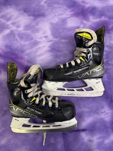 Youth Bauer Vapor 3X Hockey Skates Regular Width 13.5 (Used)