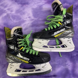Junior Bauer Vapor X4 Hockey Skates Regular Width Size 2.5 (Used)