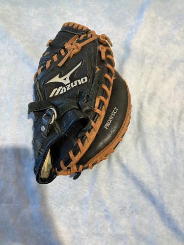 Brown Mizuno Power Close RH Catcher's Baseball Glove 32" (Used)