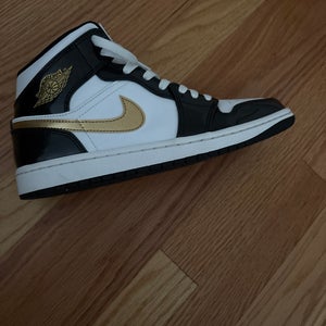 Air Jordan 1 Mid SE