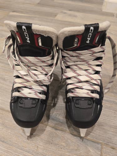 CCM EFLEX 6.9 Hockey Goalie Skates Regular Width Size 3 (Used)