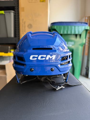 Senior Medium CCM Tacks 720 Helmet
