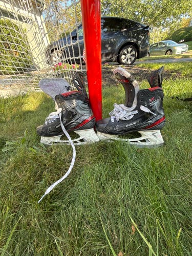 Bauer Vapor 2X Hockey Skates Size 4 (Used)