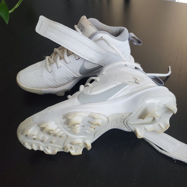 White 2.5Y (Big Kids / Youth) Youth Nike High Top Trout (Used)
