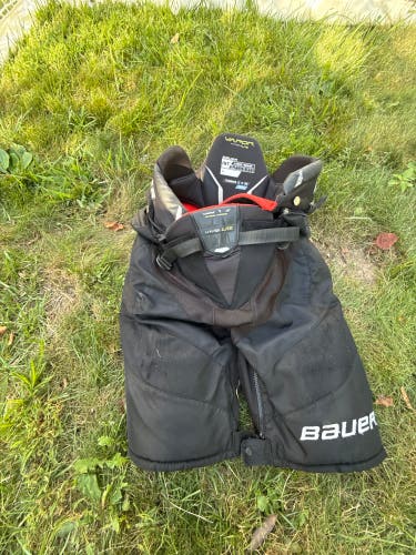 Large Intermediate Bauer Vapor Hyperlite Hockey Pants (Used)