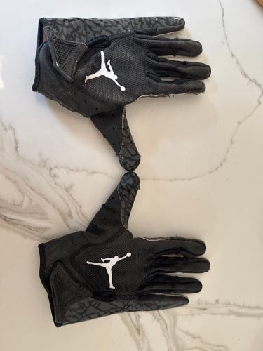 Black Youth Large Jordan Gloves (Used)