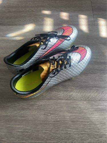 Silver Men's Size M 9.5 (W 10.5) Nike Hypervenoms Cleats (Used)