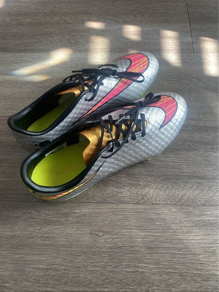 Silver Men's Size M 9.5 (W 10.5) Nike Hypervenoms Cleats (Used)