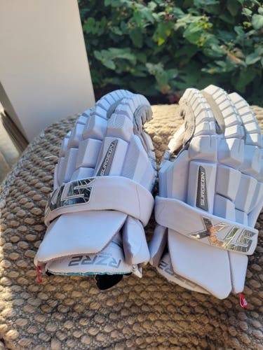 STX Surgeon RZR2 Lacrosse Gloves Medium (Used)