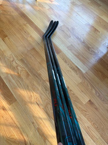 (3-Pack) CCM Vizion Pro Stock – 65 Flex RH P28M (+1/4 Blade) – Brand New
