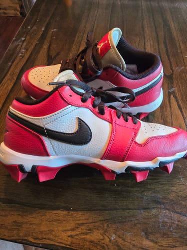 Men's 6Y (Big Kids / Youth) Air Jordan Low Top Molded Cleats (Used)