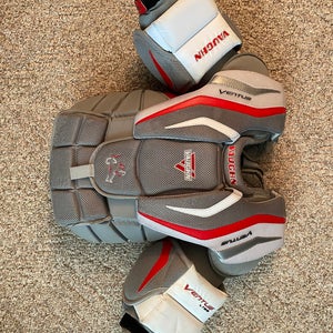 Vaughn Ventus LT68 Goalie Chest Protector Junior Medium (Used)