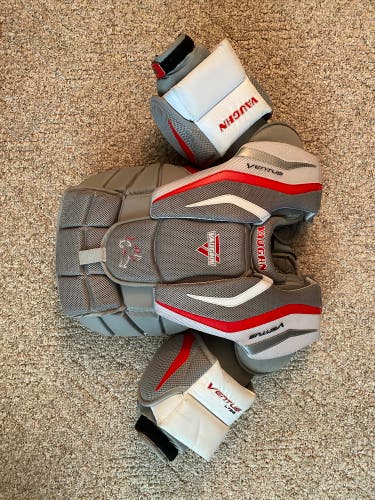 Vaughn Ventus LT68 Goalie Chest Protector Junior Medium (Used)