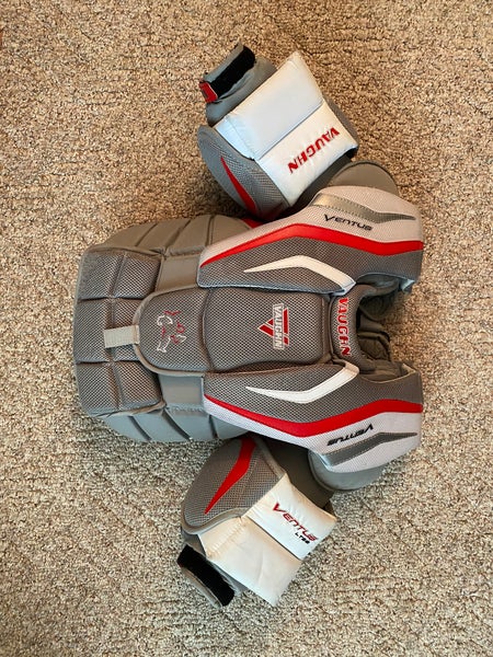 Vaughn Ventus LT68 Goalie Chest Protector Junior Medium (Used)