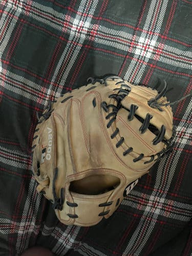 2024 Wilson A2000 RH Catcher's Baseball Glove 33" (Used)