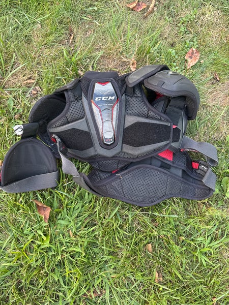 Junior Medium CCM JetSpeed FT1 Shoulder Pads (Used)