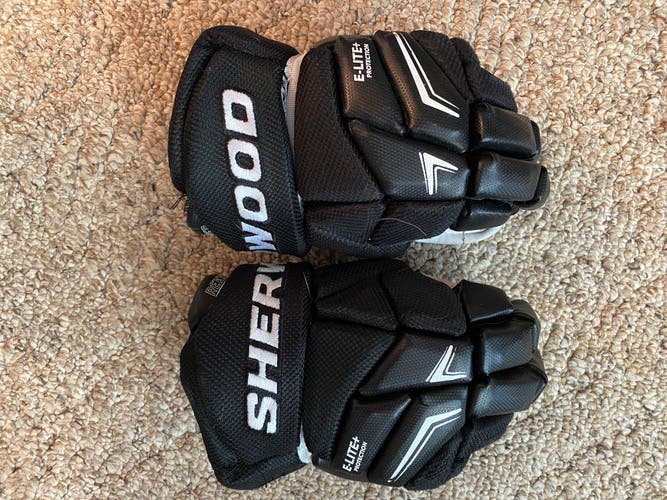 Sher-Wood Rekker Legend 2 Gloves 10"  (Used)