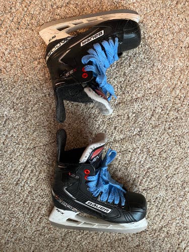 Bauer Vapor X3.5 Junior Hockey Skates Regular Width Size 2 (Used)