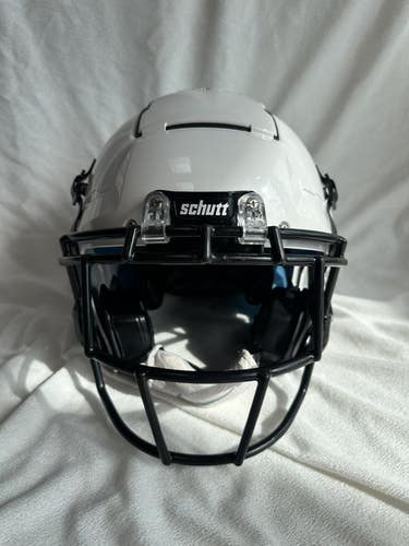 Schutt F7 LX1 Football Helmet with Chin Strap - White Youth Large (Used)