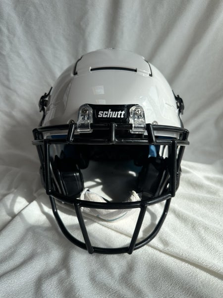 Schutt F7 LX1 Football Helmet with Chin Strap - White Youth Large (Used)
