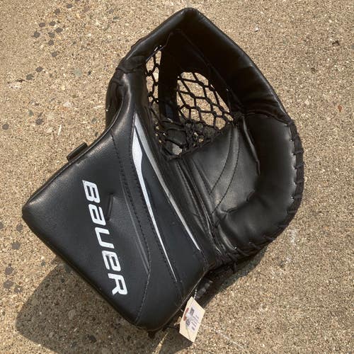 Intermediate Bauer Vapor X5 Pro Goalie Glove