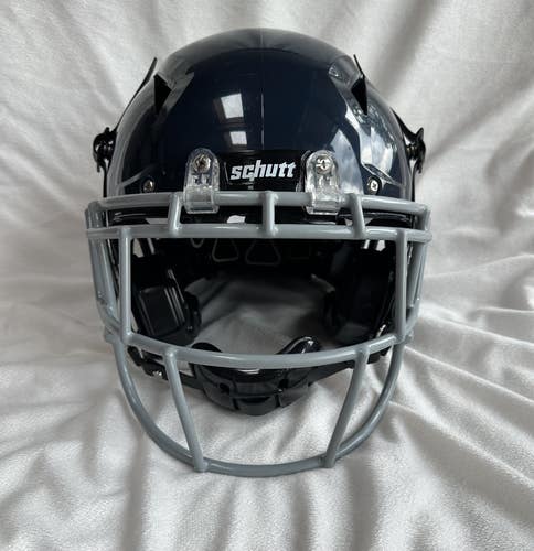 Schutt Vengeance A11 2.0 Navy Helmet with Chin Strap - Youth Small (Used)