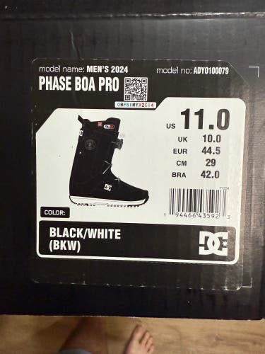 Size M 11.0 (W 12.0) DC Snowboard Boots (Used)