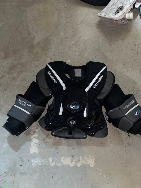 Medium  Vaughn V9 Pro Carbon Goalie Chest Protector  (Used)