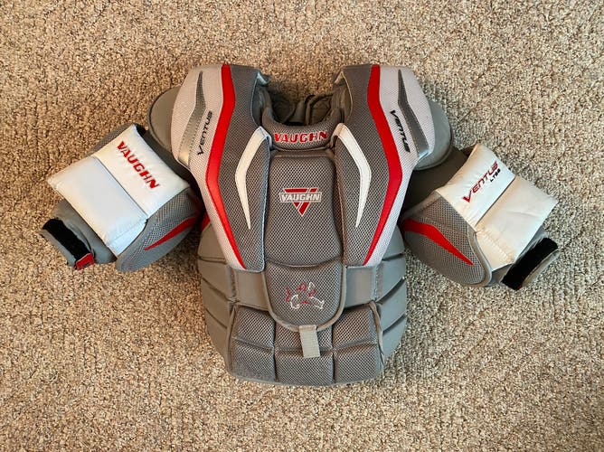 Vaughn Ventus LT68 Goalie Chest Protector Junior Medium (Used)