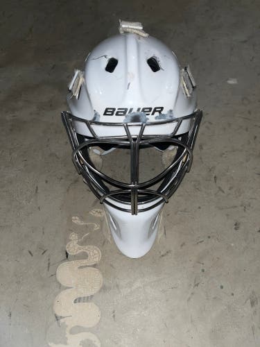 MEDIUM/SIZE 2 Senior Bauer NME One Goalie Mask  (Used)