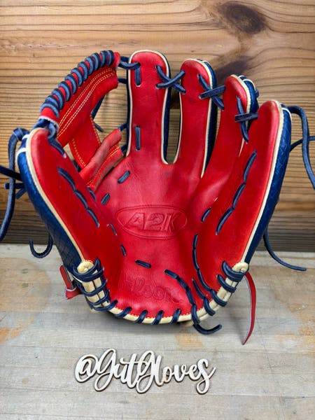Wilson 11.5” A2K OA1 Ozzie Albies | SidelineSwap | Buy and Sell on