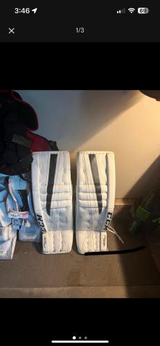 35" CCM Extreme Flex II Pro Goalie Leg Pads (Used)
