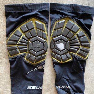 Bauer Elite Padded Goalie Knee Guard (adult)
