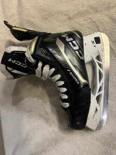 CCM AS-V Hockey Skates Regular Width Size 4.5 (Used)