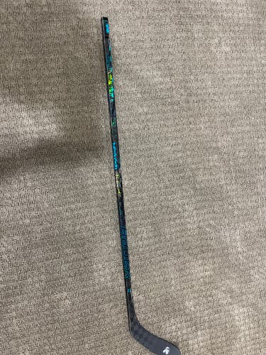 Junior Bauer Twitch Left Hand Hockey Stick P28 (Used)