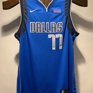 2018-19 Dallas Mavericks Luka Dončić #77 Nike Rookie Jersey – Royal Blue, Size 50, NWT