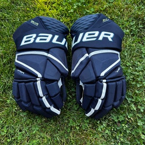 LIKE NEW 14in Bauer Hyperlite Gloves