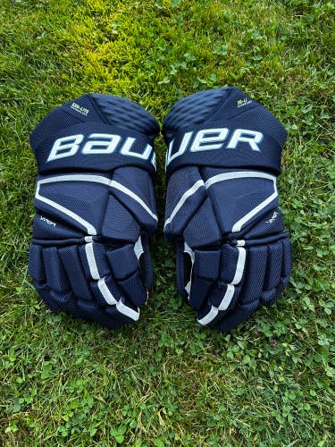 LIKE NEW 14in Bauer Hyperlite Gloves