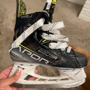 Bauer Vapor 3X Hockey Skates Size 1.5 (Used)