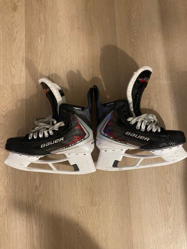 2025 Bauer Vapor FLY40 Hockey Skates Wide Width 7.5 (Used)