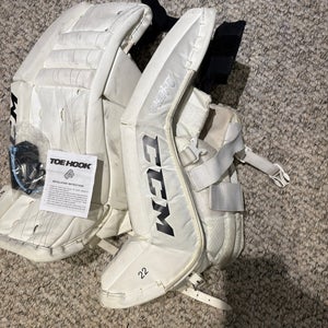 22"  CCM Extreme Flex E3.5 Goalie Leg Pads (Used)