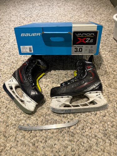 Bauer Vapor 2X Hockey Skates Regular Width   Size 3 (Used)