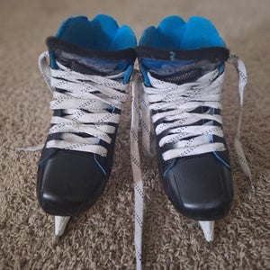 2023 Bauer gsx Hockey Skates Regular Width Size 4.5 (Used)