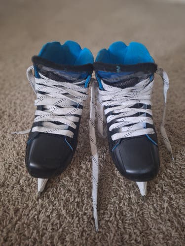 2023 Bauer gsx Hockey Skates Regular Width Size 4.5 (Used)