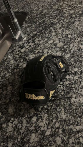 Wilson RH A2000 Baseball Glove 11.5" (Used)