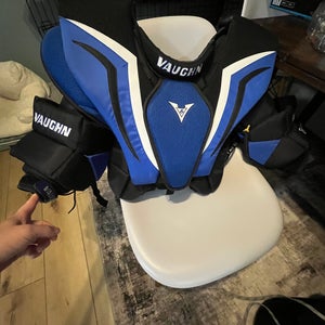 Medium Vaughn Velocity V6 Goalie Chest Protector (Used)