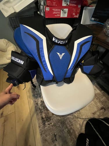 Medium Vaughn Velocity V6 Goalie Chest Protector (Used)