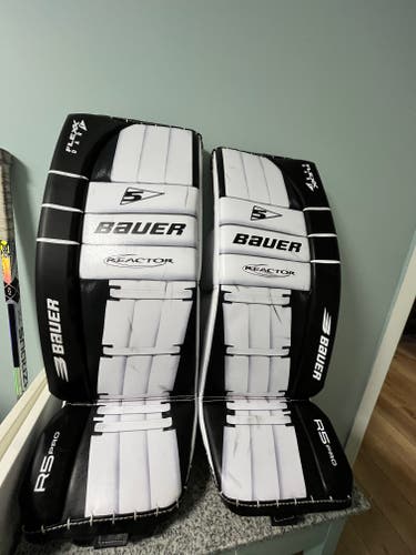 Small Bauer Reactor 5000 Goalie Leg Pads (Used)