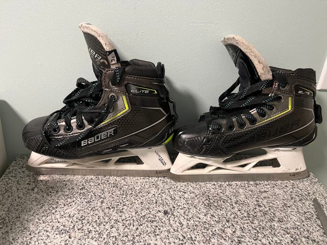 Bauer Elite Hockey Goalie Skates Regular Width Size 3.5 (Used)